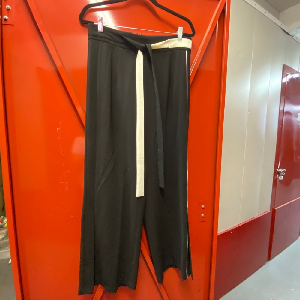 Lea & Viola Black Wide-Leg Dress Pants with Cream Tie and Side Stripe | Size L
